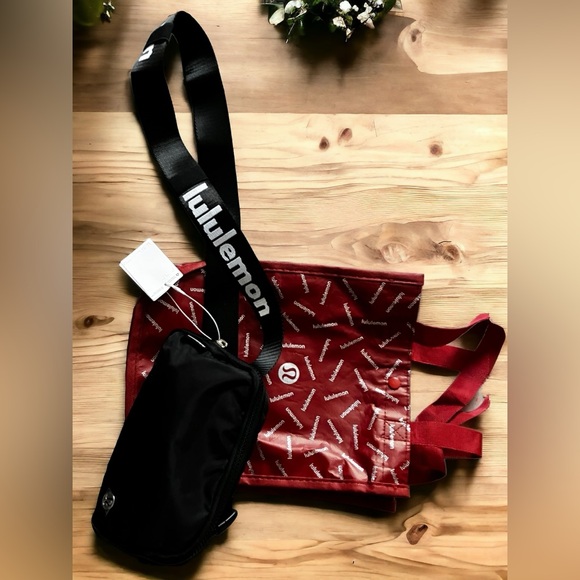 Black Lululemon Belt Bag/Fanny Pack/Crossbody - Picture 2 of 6